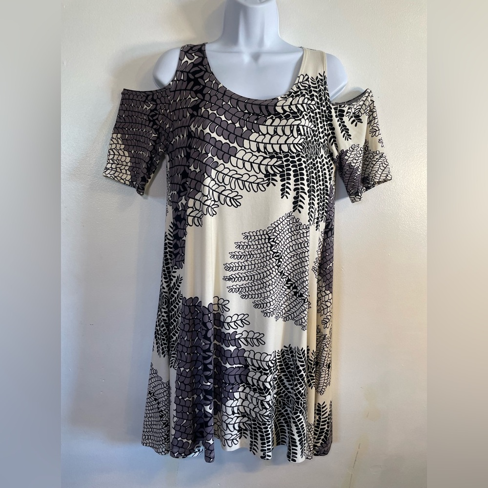 Manuhealii open shoulder dress M